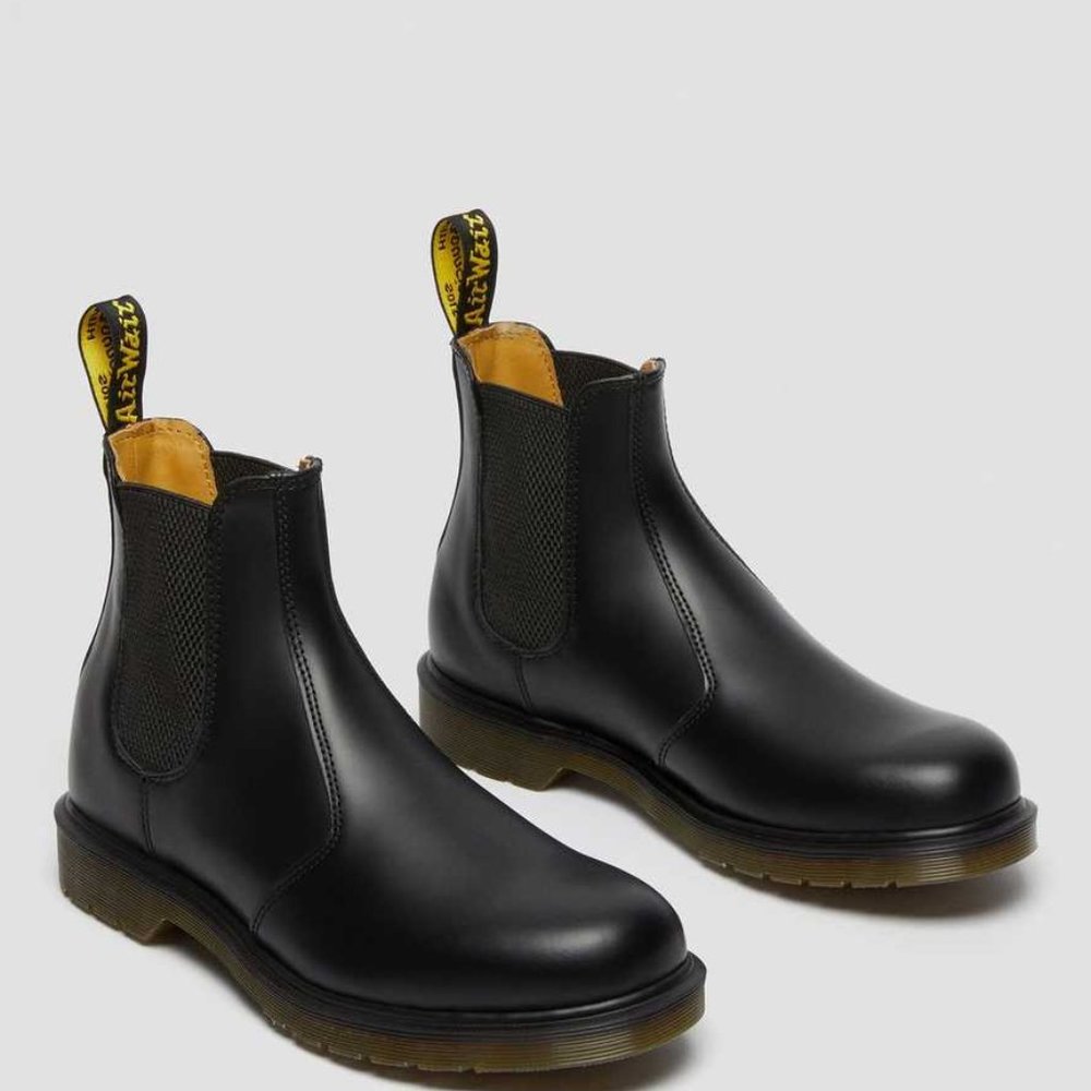 NWT Dr. Martens 2976 Chelsea Smooth Boots